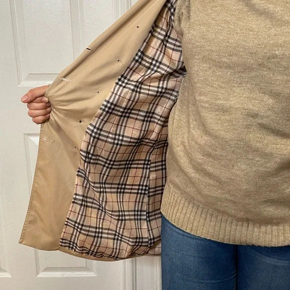 Classic Tan Trench Coat - Picture 5 of 6